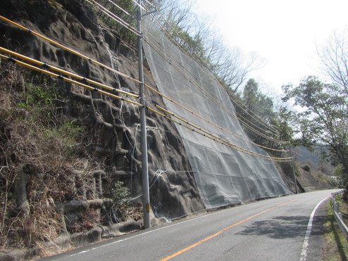 54-3-1 84-1-1 15-12-27 公共 道路工事（落石防護網工）／県道高梁御津線